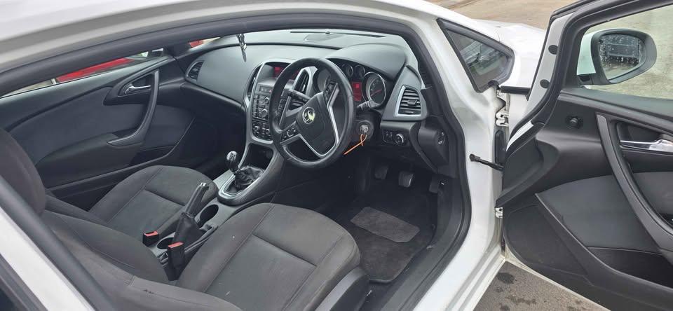 2015 VAUXHALL ASTRA Hatchback for sale at Auto Nation — photo 4