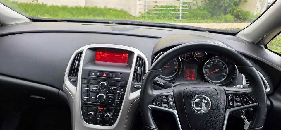2013 VAUXHALL ASTRA Hatchback for sale at Auto Nation — photo 2